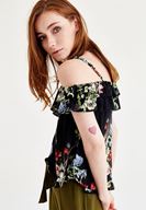 Bayan Çok Renkli Askılı Düşük Omuzlu Bluz