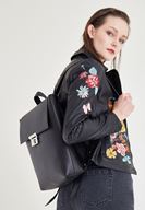 Bayan Siyah Toka Detaylı Sırt Çantası