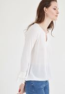 Bayan Krem Yaka Detaylı Bluz1