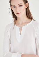 Bayan Krem Yaka Detaylı Bluz1