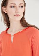 Bayan Turuncu Yaka Detaylı Bluz1