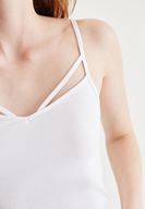 Bayan Beyaz Yaka Detaylı Atlet