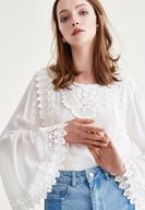 Bayan Beyaz Dantel İşlemeli Crop Bluz