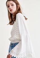 Bayan Beyaz Dantel İşlemeli Crop Bluz