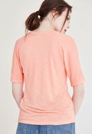 Bayan Pembe Yaka Detaylı Kısa Kollu Tişört