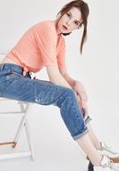 Bayan Pembe Yaka Detaylı Kısa Kollu Tişört