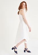 Bayan Beyaz Kolsuz Düğmeli Elbise