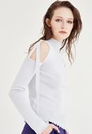 Bayan Beyaz Omuz Detaylı Triko Kazak