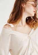 Bayan Krem Omuz Detaylı Simli Hırka