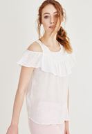 Bayan Krem Volan Detaylı Omuzları Açık Bluz