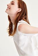 Bayan Krem Omuzları Açık Sırt Detaylı Bluz