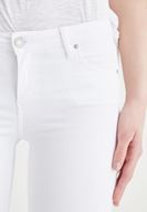Bayan Beyaz Düşük Bel Dar Paça Pantolon
