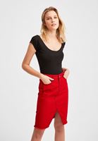 Bayan Siyah Sırtı Biye Detaylı V Yaka Tişört