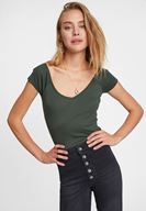 Bayan Yeşil Sırtı Biye Detaylı V Yaka Tişört