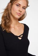 Bayan Siyah Çapraz Biye Detaylı Triko