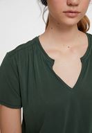 Bayan Yeşil Yumuşak Dokulu V Yaka Bluz