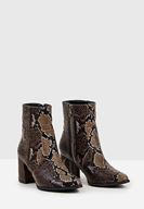 Bayan Kahverengi Yılan Derisi Desenli Topuklu Bot
