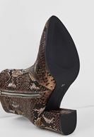 Bayan Kahverengi Yılan Derisi Desenli Topuklu Bot