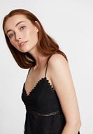 Bayan Siyah İnce Askılı Dantel Detaylı Bluz