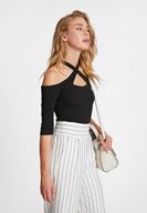 Bayan Siyah Yakası Çapraz Biye Detaylı Bluz