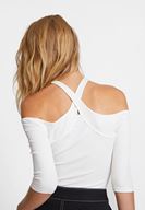 Bayan Krem Yakası Çapraz Biye Detaylı Bluz