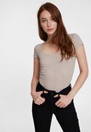 Bayan Krem Basic U Yaka Tişört