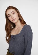 Bayan Gri Yakası Bağlamalı Uzun Kol Detaylı Bluz