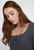 Bayan Gri Yakası Bağlamalı Uzun Kol Detaylı Bluz