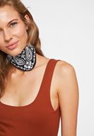 Bayan Siyah Baskı Detaylı Fular