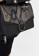 Bayan Siyah Yılan Derisi Desenli Askılı Çanta