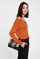 Bayan Siyah/Beyaz Yılan Derisi Desenli Askılı Çanta