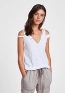 Bayan Beyaz Biyeli Omuz Detaylı Tişört