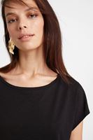 Bayan Siyah Bot Yaka Modal Karışımlı Tişört