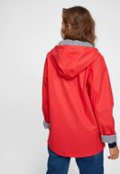 Bayan Kırmızı İçi Çizgi Desenli Yağmurluk