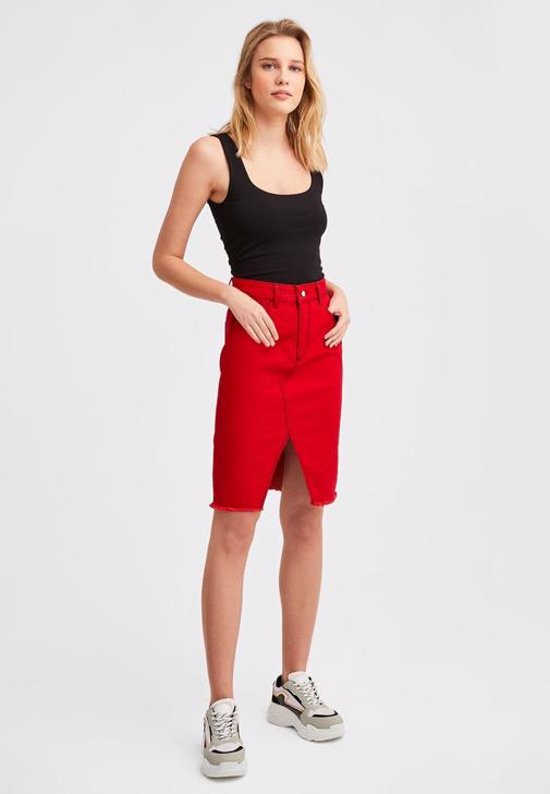 Yırtmaç Detaylı Etek ve Fırfırlı Bluz Kombini