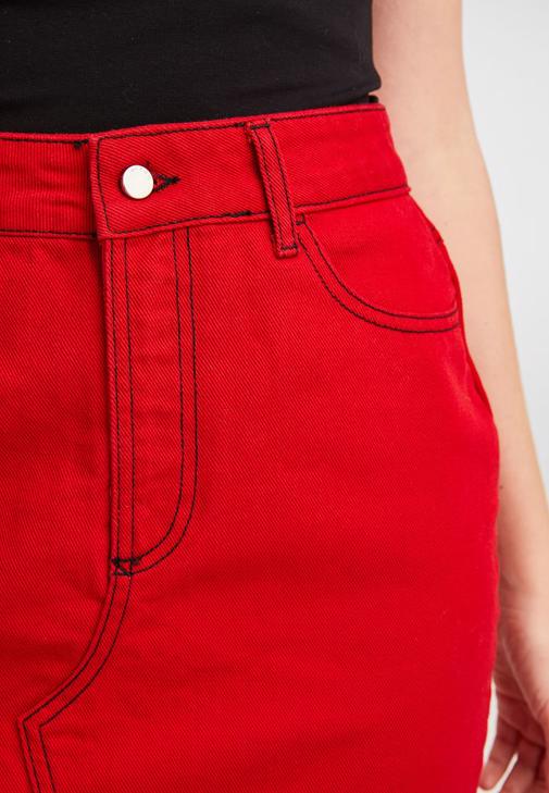 Yırtmaç Detaylı Etek ve Fırfırlı Bluz Kombini