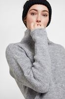 Bayan Gri Boğazlı Çizgi Dokulu Kazak