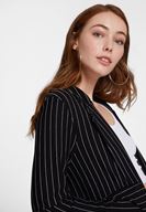 Bayan Siyah/Beyaz Çizgi Desenli Blazer Ceket