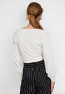 Bayan Krem Bağlama Detaylı Kruvaze Kesim Bluz