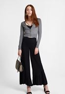 Bayan Siyah Fırfır Detaylı Bol Pantolon