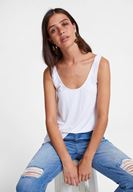 Bayan Beyaz Asimetrik Kesim Askı Detaylı Bluz