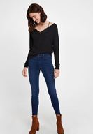 Bayan Siyah Dantel Detaylı Düşük Omuzlu Triko