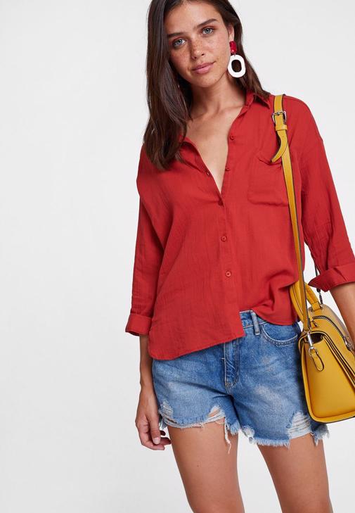 Jean Şort ve Gömlek Kombini