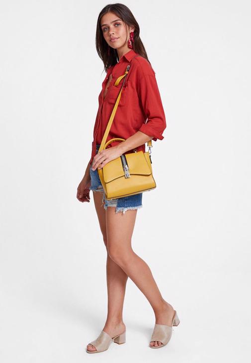 Jean Şort ve Gömlek Kombini