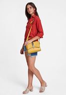 Jean Şort ve Gömlek Kombini