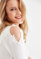 Bayan Krem Omuzları Nakışlı Triko