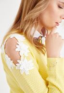 Bayan Sarı Omuzları Nakışlı Triko