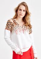 Bayan Krem Leopar Desenli V Yaka Sweatshirt
