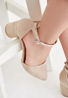 Bayan Krem Toka Detaylı Yuvarlak Topuklu Ayakkabı