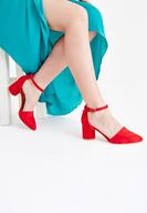 Bayan Kırmızı Toka Detaylı Yuvarlak Topuklu Ayakkabı